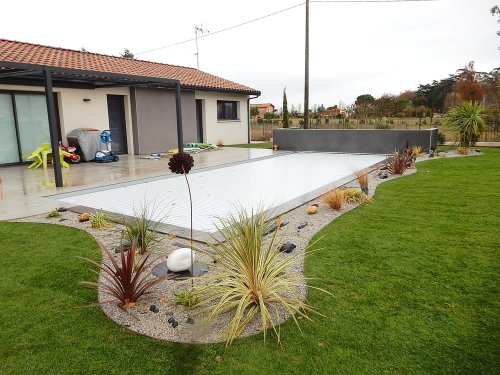 Tour de piscine fleuri à Rabastens