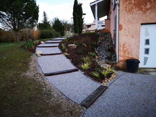 Gradines et escaliers fleuris à Toulouse